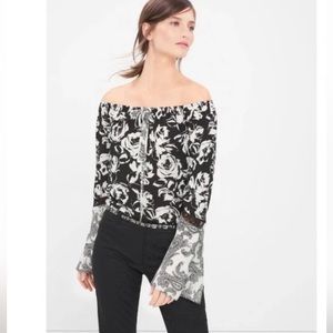 WHBM Black & White Print Peasant Boho Long Sleeve Off Shoulder Top Size Small